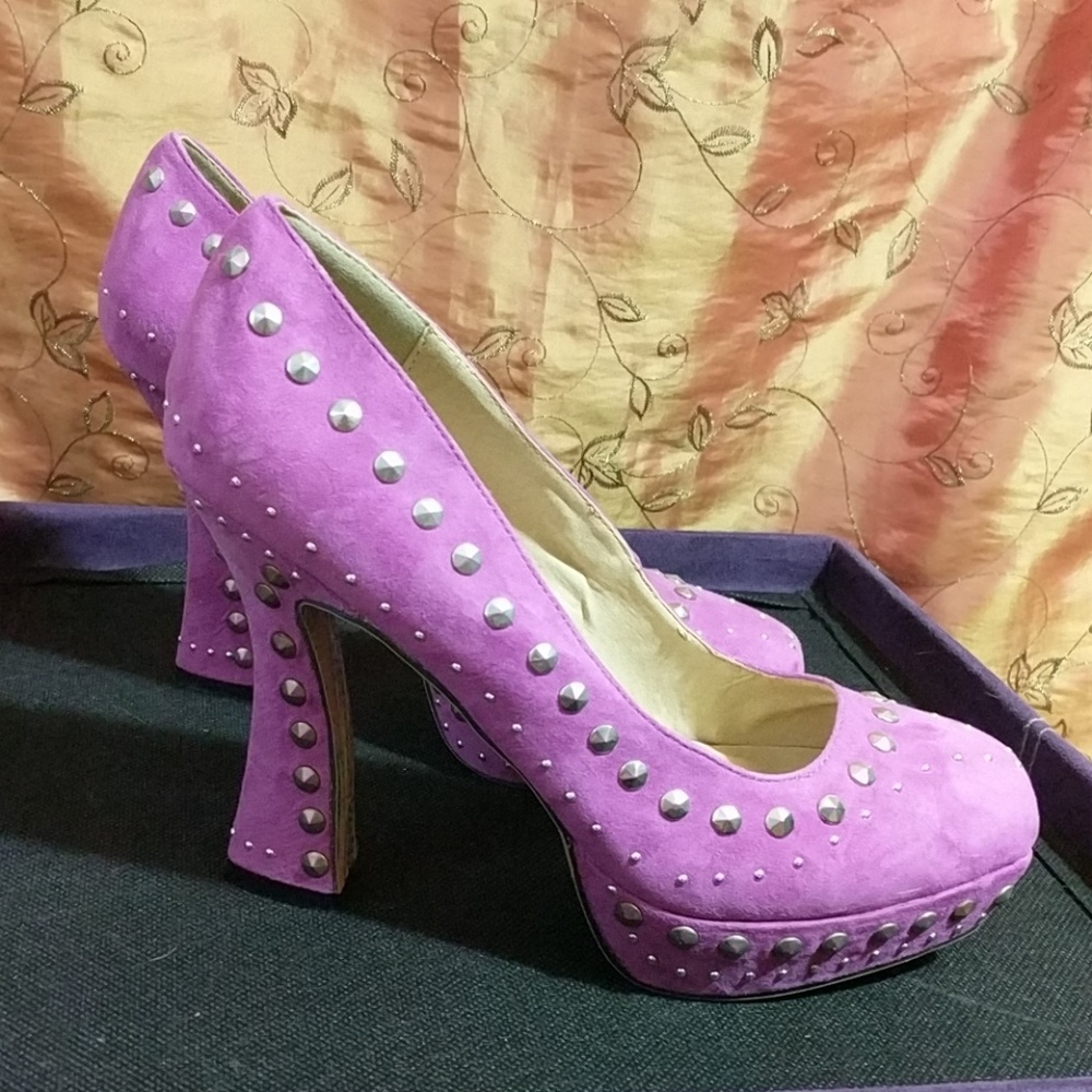 Shoes - Picture 2 of 4